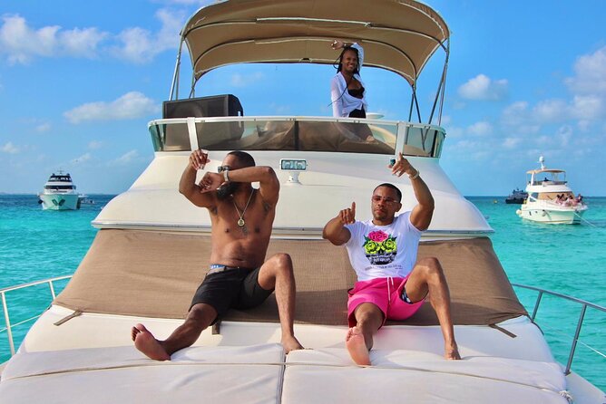 Private Yacht SeaRay 46ft Cancun 25P17 - Cruising Cancun Bay: The Calm, Picture-Friendly Side of the Water