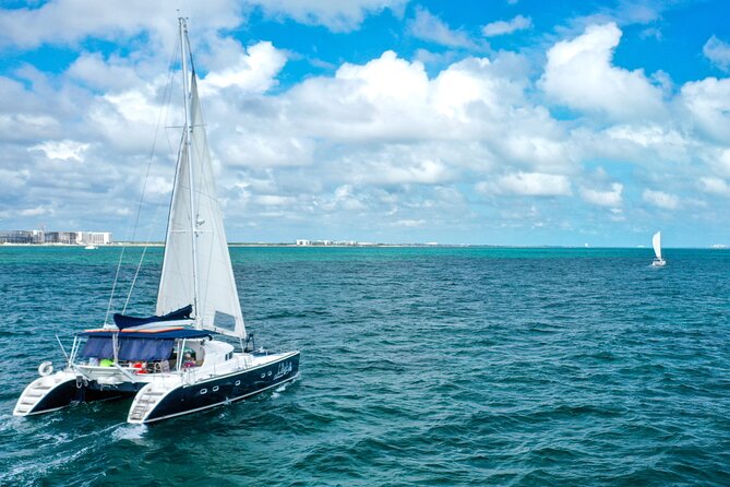 Puerto Morelos Catamaran Reef Sail and Snorkel - Lunch and the open bar: value that’s easy to feel