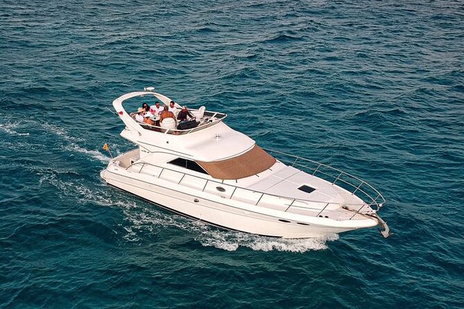 Rent a Private 46ft Yacht in Cancun - The crew, the little service wins, and why names keep popping up