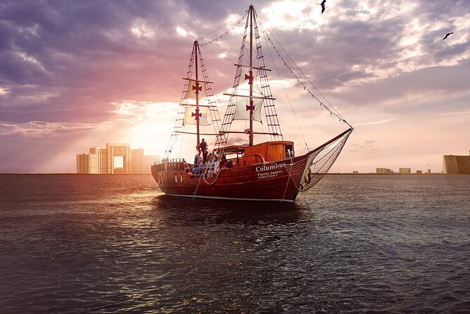 Romantic Dinner in the Spanish Galeon with Sax in Cancun. Lobster & Beef menu. - Your dinner choices: lobster with beef, plus vegetarian and single-entrée options
