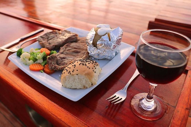 Romantic Experience Sunset Dinner Columbus in Cancun (2x1 price) - Why a Cancun sunset dinner cruise works so well for couples