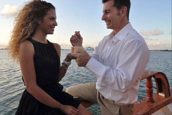 Romantic Experience Sunset Dinner Columbus in Cancun (2x1 price) - Who should book this Cancun sunset dinner on the water