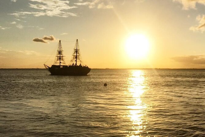 Romantic Sunset Dinner Cruise in Cancun with Open Bar - The On-Deck Experience: Views, Photos, and How the Evening Flows