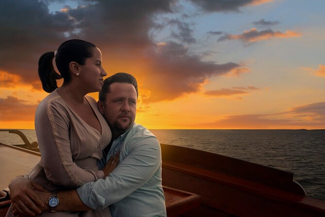 Romantic Sunset Dinner Cruising Experience - Group Size and Vibe: When a Romantic Cruise Stays Romantic