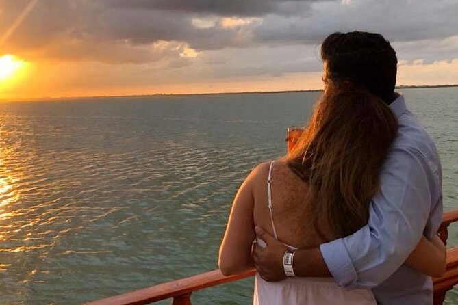 Sail Under Light of the Moon & Enjoy a Romantic Dinner in Spanish Galleon - Who This Cancun Cruise Fits Best