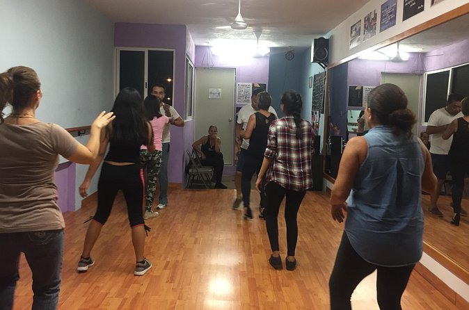 salsa dancing lessons and bachata classes - Private class setup: rotating roles without chaos