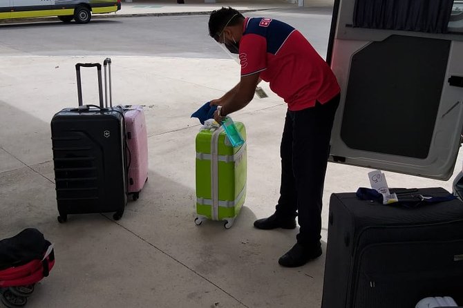 Shared transfer R/T VAN Apto-Muelle Ferry Isla Mujeres-Apto C/ Tickets Ferry - Meeting point and hotel details you must confirm