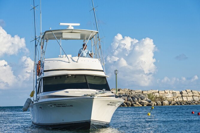 Sport Fishing at the Caribbean Sea. Enjoy an amazing time with friends & family - What makes this tour feel family-friendly (and not just for anglers)