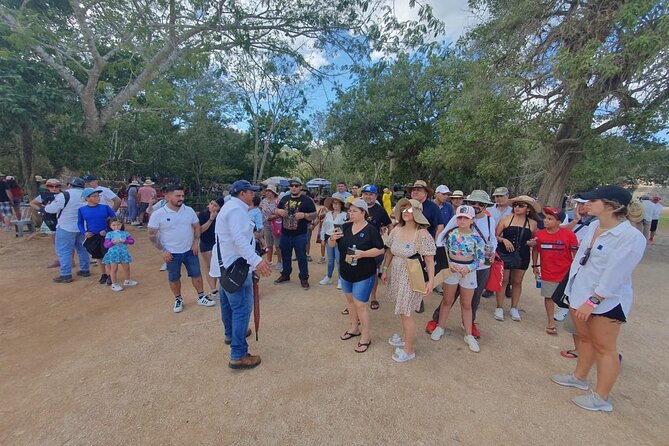 Tour Chichen Itza, 2 Cenotes, and Valladolid from Cancun - A stop in a Mayan village: shopping and the massage offer
