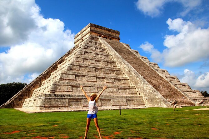 Tour Chichen Itza, 2 Cenotes, and Valladolid from Cancun - Valladolid: a 45-minute stroll that feels like a break