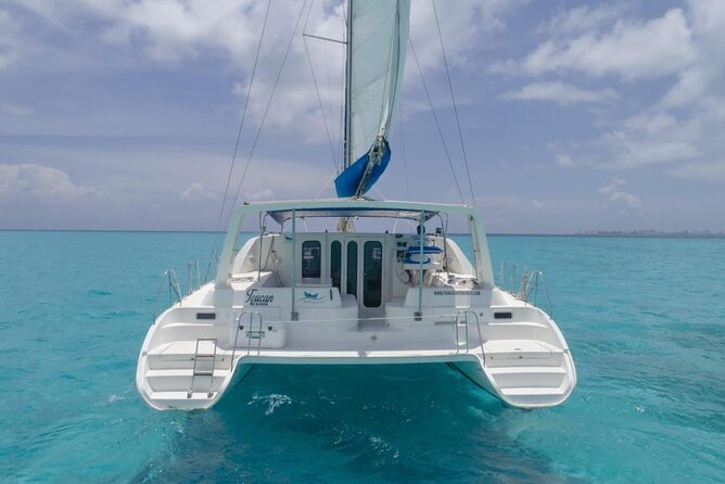 Tour Isla Mujeres Premium - Isla Mujeres finale: open bar, family energy, and a possible sandbank moment