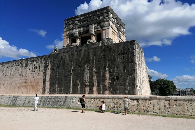 Tour to Chichen Itza & Cenotes Ik kill & Hubiku from Cancun - Chichén Itzá with a Guide: How to See the Mayan Masterpiece