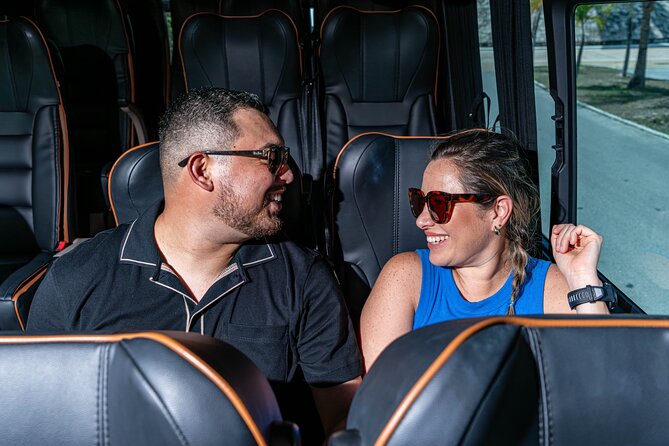 Transporte Privado del aeropuerto de Cancún a Cancún o Riviera - Meeting Your Driver Outside Cancun Airport (Without Wandering)
