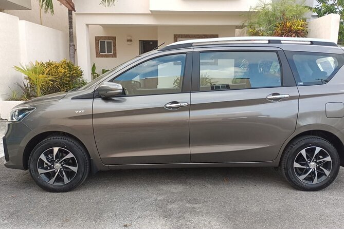 Transporte privado en Cancun y Rivira Maya - Inside the ride: A/C, Wi‑Fi, water, and comfort that actually helps