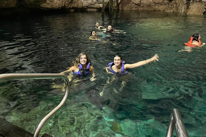 TULUM 4x1 : Archaeological Site, Cenote, 5th Avenue and lunch - Entering Tulum: sea views, frescos, and why it can get crowded