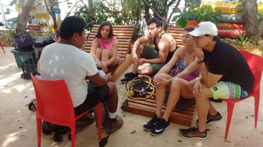 Underwater Museum Musa : SCUBA DIVING FOR BEGINNERS - Boat comfort and the short transfer advantage (15–20 minutes)